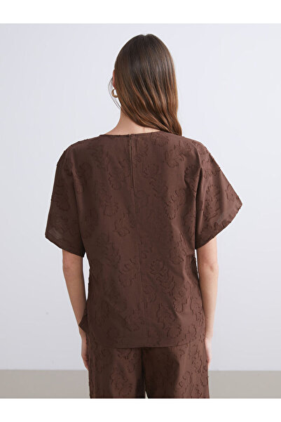 LC Waikiki Λαμπερές επιλογές από το Shining Store |   Μπλούζα με σχέδιο με λαιμόκοψη