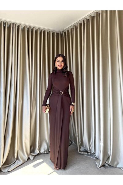 zoezoe YÜKSEK BOĞAZLI BELDE TASARIM KUŞAK DETALI UZUN DAVET ELBİSESİ