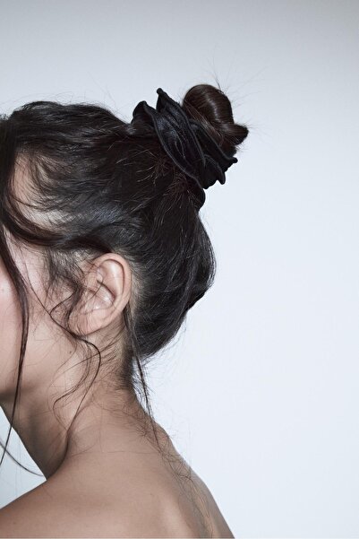 Stradivarius Set of 2 velvet scrunchies