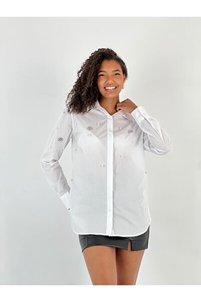 Miss Poem Kadın İnci Taş Detaylı Gizli Düğmeli Beyaz Gömlek