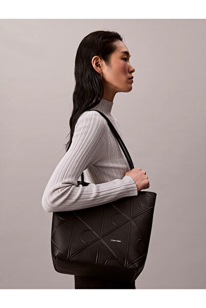 Calvin Klein Kadın Deri Uzun Ayarlanabilir Sap CK Yazı Desenli Siyah Omuz Çantası LV04F3197G-UB1