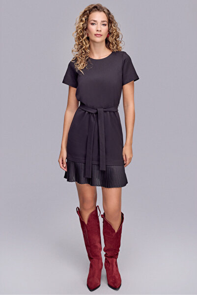 Naramaxx Etekucu Piliseli Diz Boy Siyah Elbise