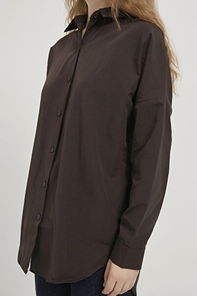 Arma Life Дамска основна риза с дълги ръкави, копчета и голям размер в цвят кафе