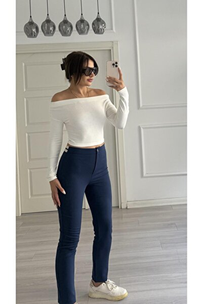 Daves بلوزة من القماش المرن ذات أكمام طويلة وياقة قارب باللون الأبيض الفاتح