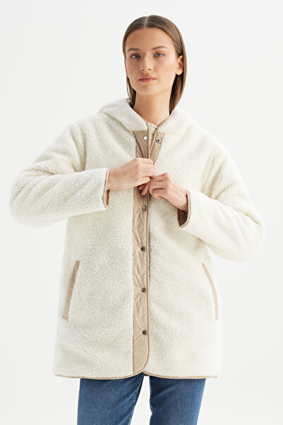 WRANGLER معطف مبطن بيج بقلنسوة وقصة عادية