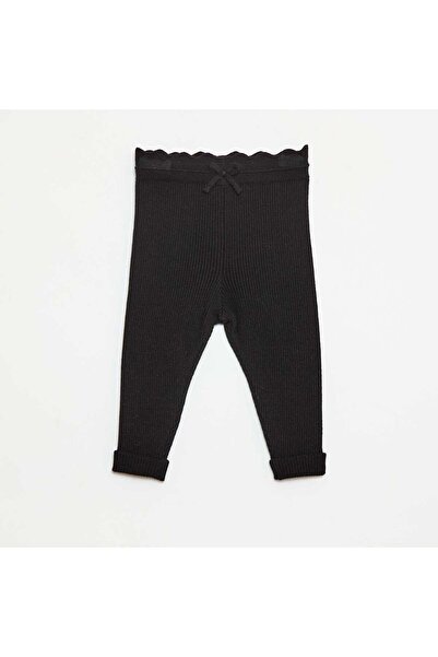 KIABI بنطال ضيق مضلع مع فيونكة مزخرفة باللون الأسود