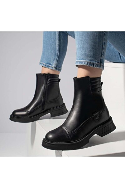 Modlet.ro Γυναικείες μαύρες δερμάτινες μποτάκια με φερμουάρ MOD12659