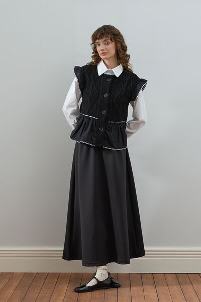 Ceylan Otantik Black Ruffled Knitwear Vest & Black Scuba Skirt Set