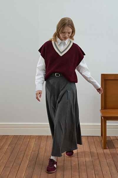 Ceylan Otantik Burgundy V-Neck Sweater & Anthracite Polyviscose College Skirt Set