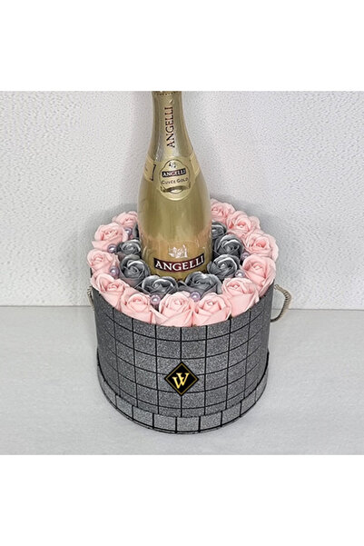 velve Silver Gift, aranjament floral cu trandafiri de sapun si spumant Angell...