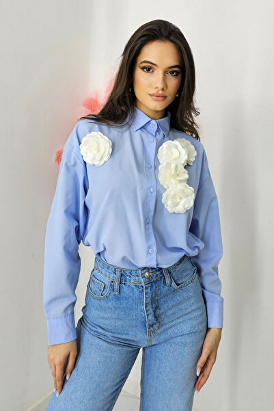 FashionForYou Camasa bumbac Nice Team, cu rever inalt si flori artizanale detasabile, Bleu