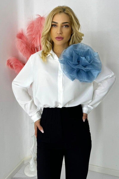 FashionForYou Camasa office Alizee, cu accesoriu floral din organza, AlbBleu