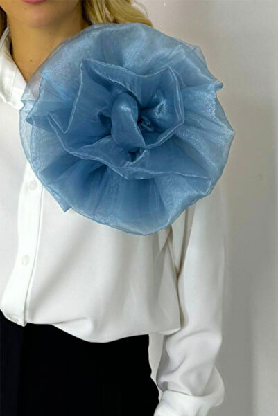 FashionForYou Camasa office Alizee, cu accesoriu floral din organza, AlbBleu