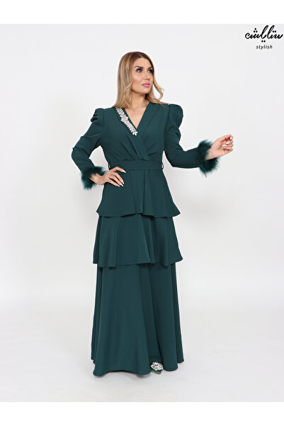 Stylish فستان راقي باللون العشبي بطبقات مزين بريش على الأكمام