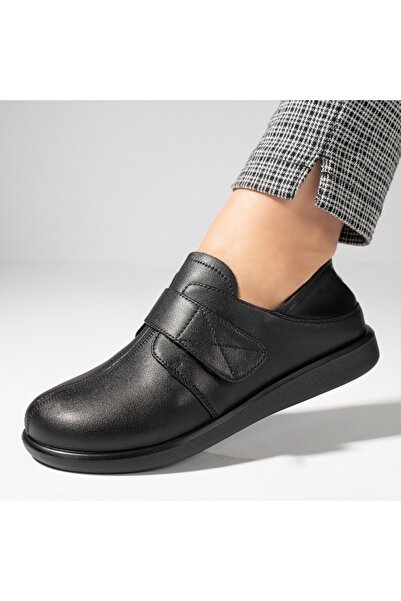 Modlet.ro Γυναικεία μαύρα δερμάτινα casual παπούτσια με κούμπωμα με γάντζο κα...