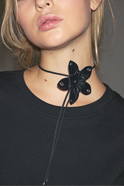 Stradivarius Suni Deri Çiçekli Gerdanlık