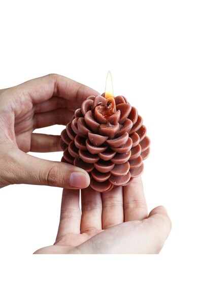 Flippy Lumânare parfumată de Crăciun, Flippy, Con de pin, Ceară de soia, Cadou de Crăciun, 7 x 6,5 x 6,5 cm, Maro