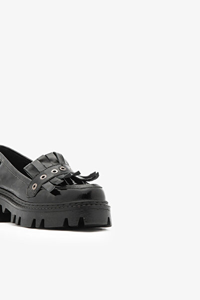 SAYL Siyah Rugan Hakiki Deri Kalın Tabanlı Püsküllü Loafer Kadın Ayakkabı