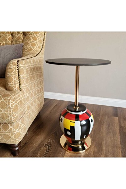 Shihon Shehon Side Table with a Stylish and Modern Design