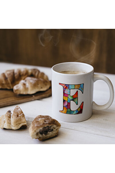 Kupa كوب حرف E سعة 330 مل – هدية مخصصة بالاسم/الحرف، تصميم حروف ملونة