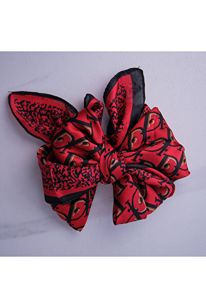 velve Good Luck gift package, with clover brooch, satin scarf, velvet and soap roses, Red