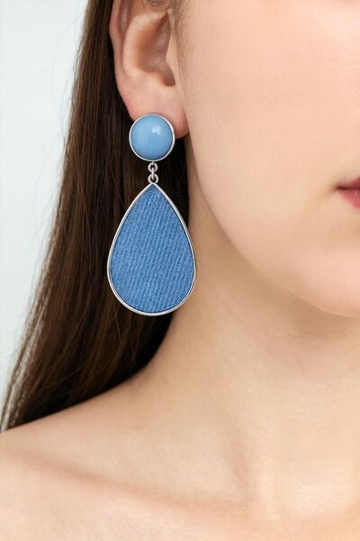 Kumsal Allure Denim (Kot) Damla Klipsli Küpe – Mavi Sallantılı, Gümüş Ton Çerçeveli