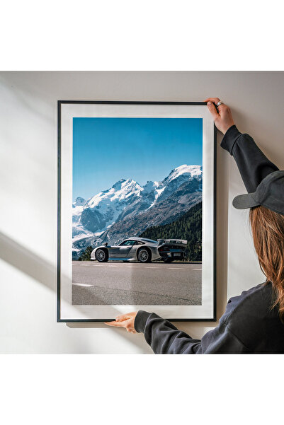 Thetic GT1 merge la Sankt Moritz - Poster PREMIUM fără cadru de lux cu estetică modernă!