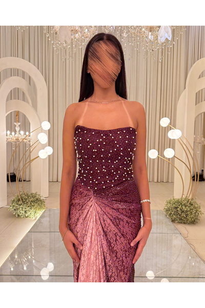 Generic Elegant evening dress that combines luxury and softness in dark purple and pink