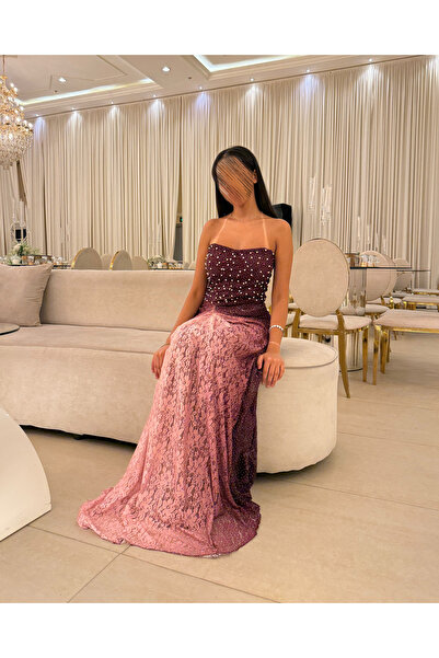 Generic Elegant evening dress that combines luxury and softness in dark purple and pink