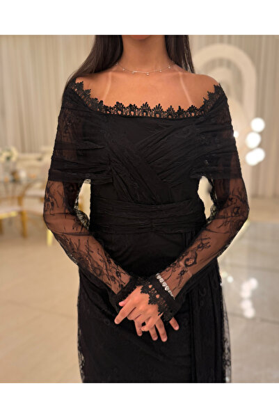 Generic Classic black evening dress with a sophisticated design that combines elegance and luxury