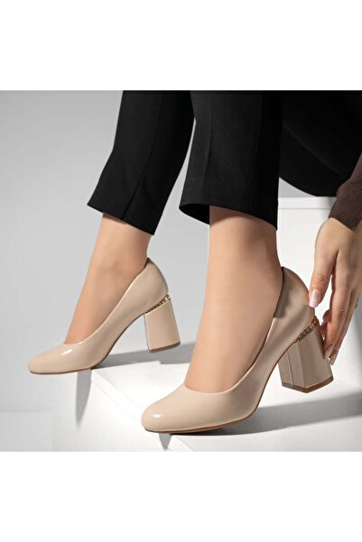 Modlet.ro Pantofi bej cu toc lucios pentru femei MOD02837