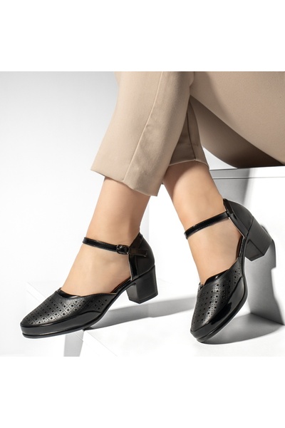 Modlet.ro Women's black heeled shoes with perforations MOD13342