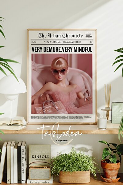 tablodea Tablou modern înrămat cu tematică de ziaristă, ilustrație decorativă...