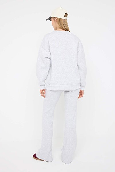 Kolekcia Trendyol Šedá melírovaná oversize mikina Soft Touch s elastickými rozšírenými/španielskymi nohavicami - tepláková súprava TWOAW26EM00008