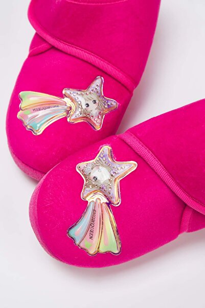 TRENDYOL SHOES Dětské pantofle pro holčičky s fuchsiovým světelným patchem TAKAW26ER00018