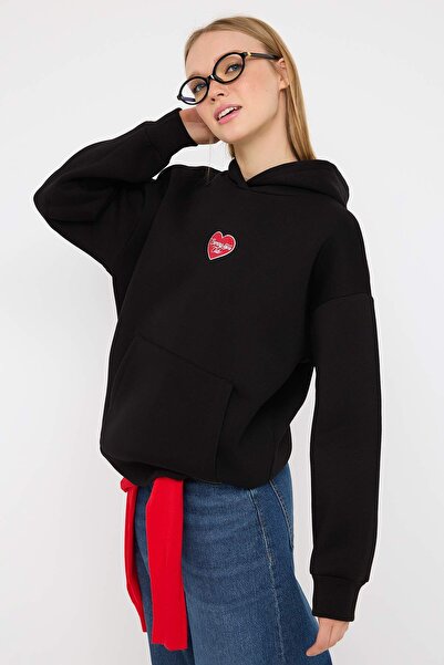 Trendyol Collection Teen Black Thick Fleece Inside Heart Printed Hooded Oversize Fit Knitted Sweatshirt Twoaw26Sw00158