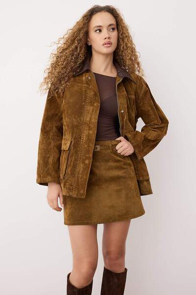 Trendyol Collection Τζιν μπουφάν oversize με δερμάτινη λεπτομέρεια και εφέ σουέτ TWOAW26CE00051