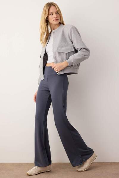 Trendyol Collection Πλεκτό παντελόνι από μαλακό ύφασμα ανθρακί ισπανικό τύπου TWOAW26EA00004