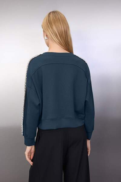 Trendyol Collection Petrol Stone Stripe Accessory Detailed Crew Neck Regular/Regular Cut Sweatshirt Twoaw26Sw00033