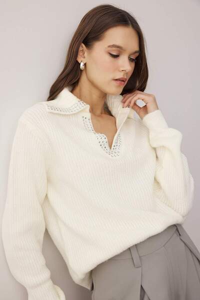 Trendyol Collection Ecru měkký texturovaný svetr s kamenným límcem TWOAW26KZ00035