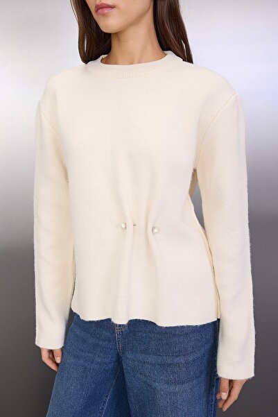 Trendyol Collection Ecru Soft Textured Accessory Detailed Knitwear Sweater Twoaw26Kz00237