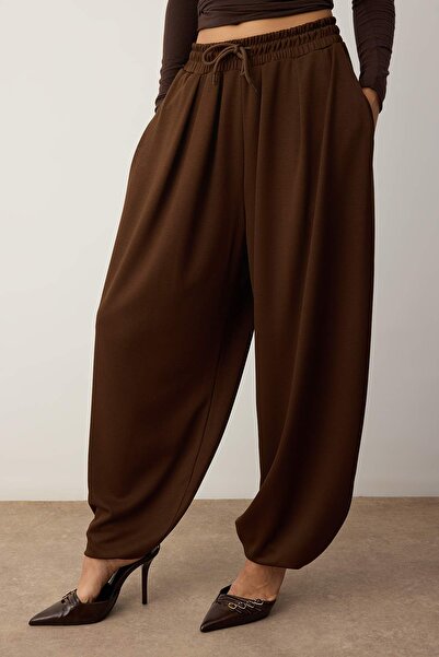 Trendyol Collection Καφέ Soft Touch Παντελόνι Φούτερ με ελαστικό πλεκτό σχέδιο TWOAW25EA00001