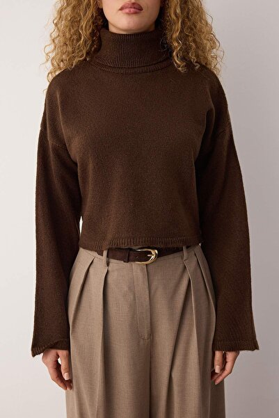 Trendyol Collection Brown Wardrobe Essentials Wide Fit Soft Texture Crop/Short Knitwear Sweater Twoaw26Kz00113