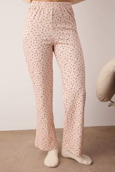Trendyol Collection Rosa-Mehrfarbiges, mit Blumenmuster bedrucktes, geripptes Strick-Pyjama-Set THMAW26PT00017