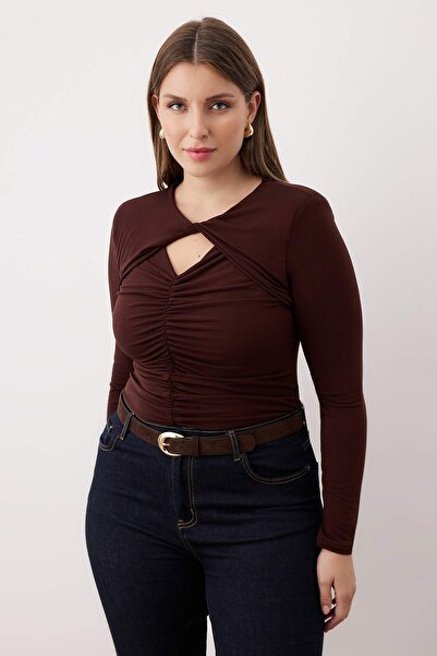 Trendyol Curve Καφέ πλεκτό μπλουζάκι με κουμπώματα στο κάτω μέρος TBBAW26CS00004