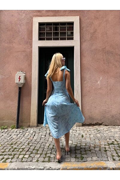 VİSKALİ Çiçek Desenli Astarlı Omuz Bağlamalı Mavi Büzgü Detaylı Elbise