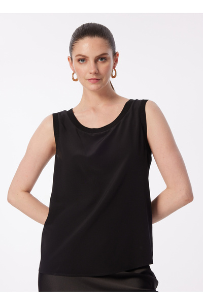 Sisley بلوزة نسائية سوداء برقبة دائرية 50OYLH010