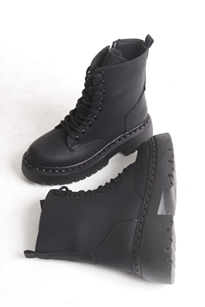 meyra'nın ayakkabıları Γυναικείες μαύρες ματ μπότες με κορδόνια και φερμουάρ