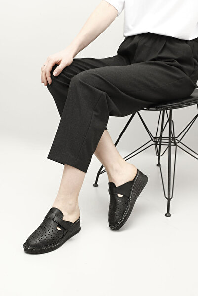 GÖNDERİ(R) Femei/Fete Papuci negri din piele naturală cu toc pană