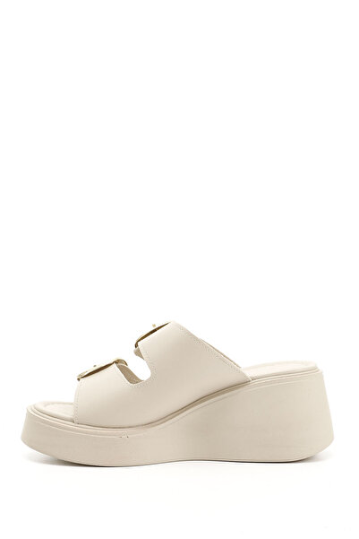 GÖNDERİ(R) Γυναικείες/Κοριτσίστικες παντόφλες με αγκράφα με σφήνα τακούνι σε μπεζ χρώμα